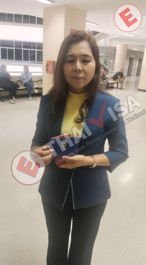ยื่นใบอนุญาตทำงาน  (Apply for a Work Permit)