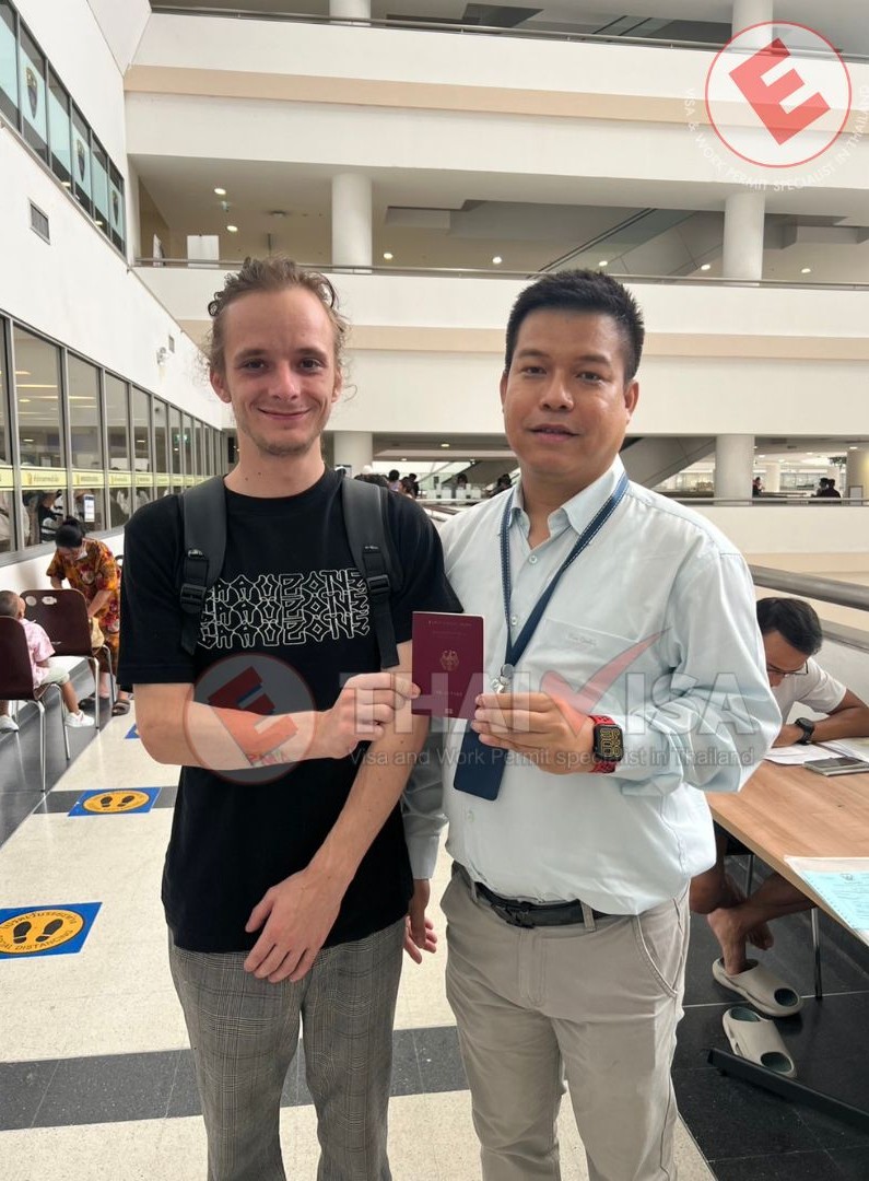 ยื่นเปลี่ยนวีซ่าเป็น Work Permit