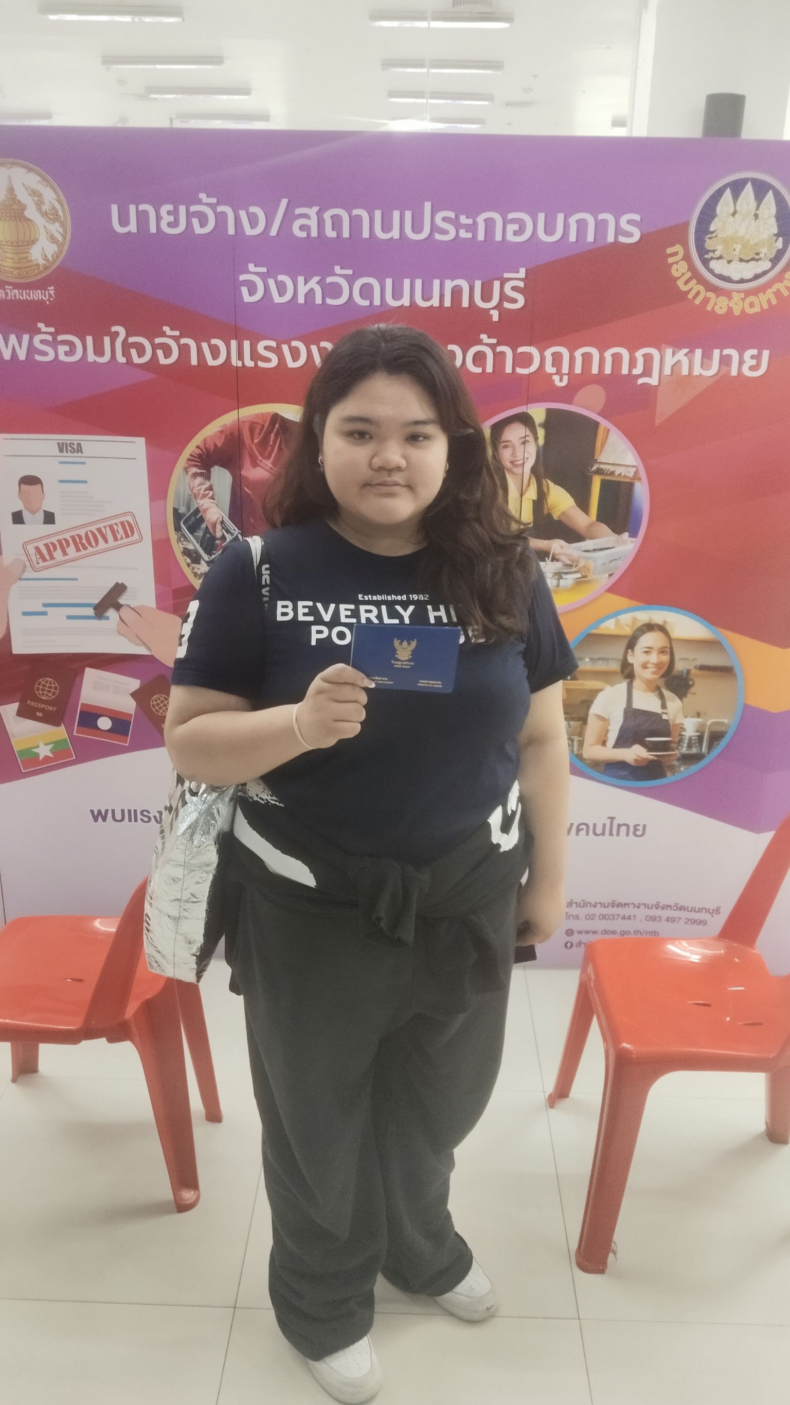 Receive the work permit booklet for the Philippines